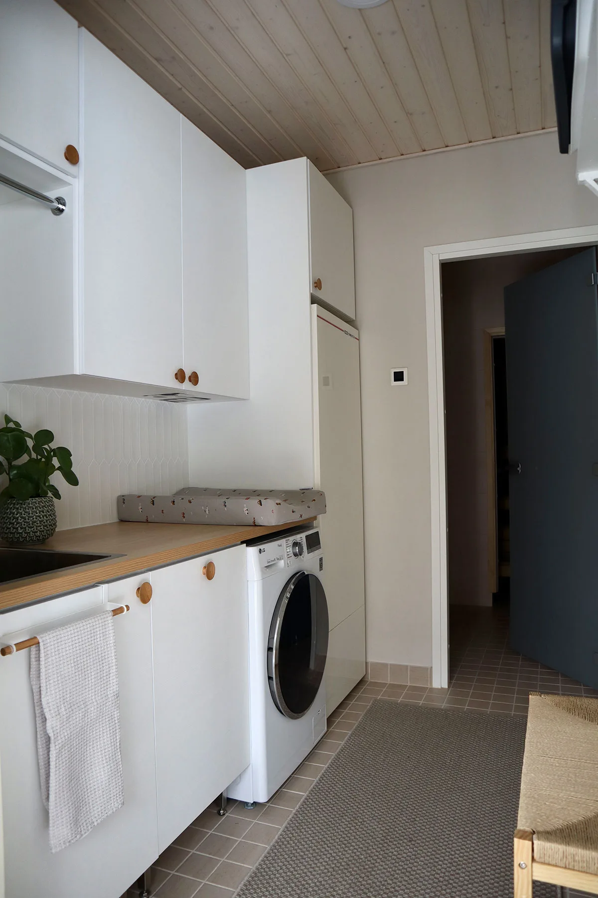 Kodinhoitohuoneen kalusteratkaisu